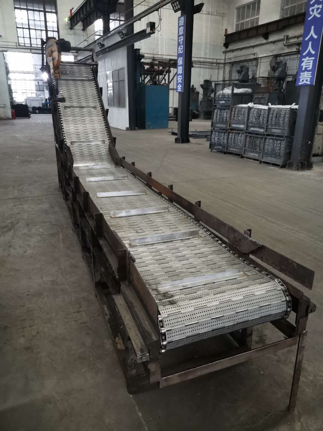 爬坡?lián)醢鍥_孔板鏈輸送機(jī)